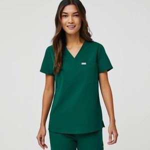 Figs Catarina One-Pocket Scrub Top in Hunter Green